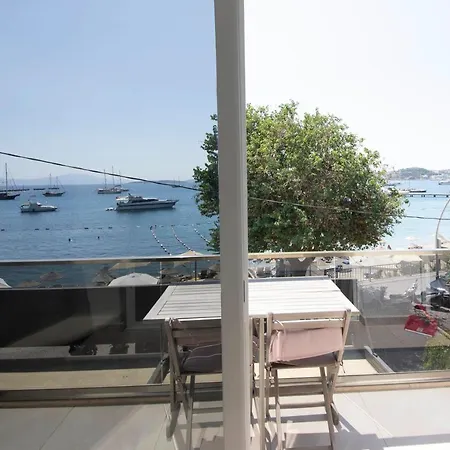 아파트 Lovely Seafront With Breathtaking Sea View In The Heart Of
