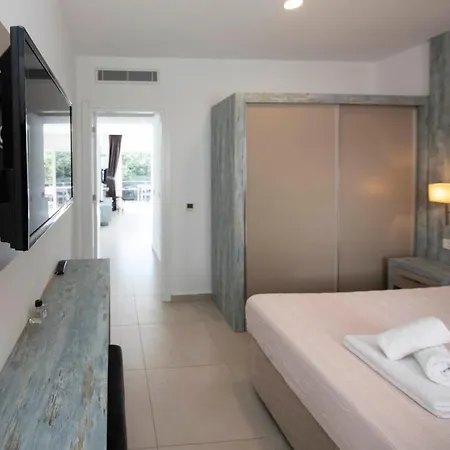 아파트 Lovely Seafront With Breathtaking Sea View In The Heart Of Bodrum