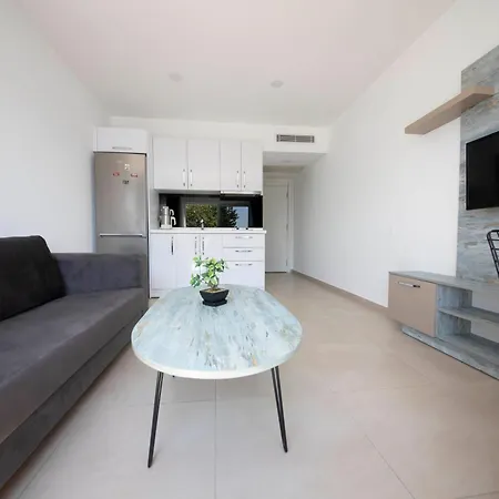 아파트 Lovely Seafront With Breathtaking Sea View In The Heart Of